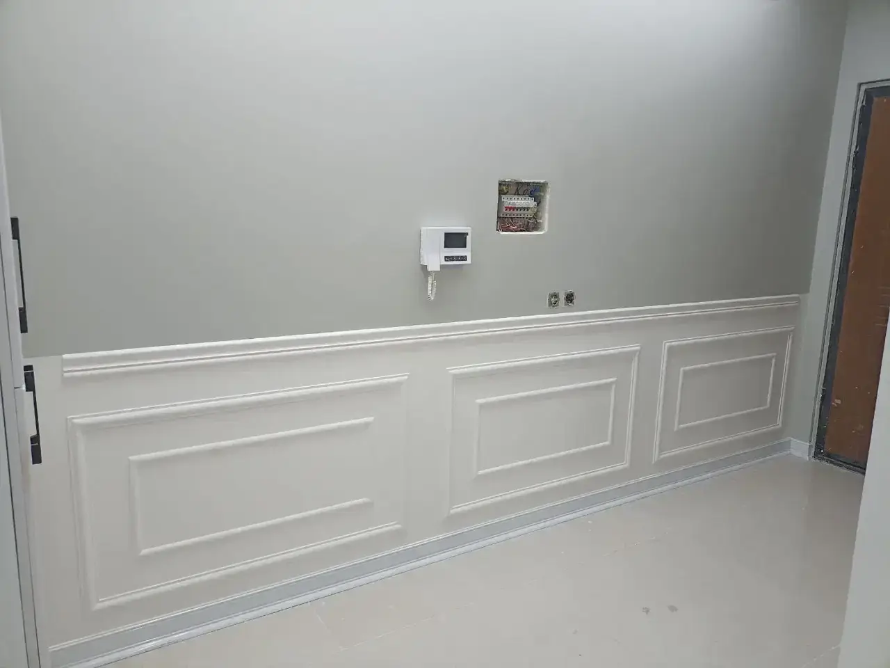 قاب بندی قاب دیواری، پیش ساخته، خورده کاری گچکاری