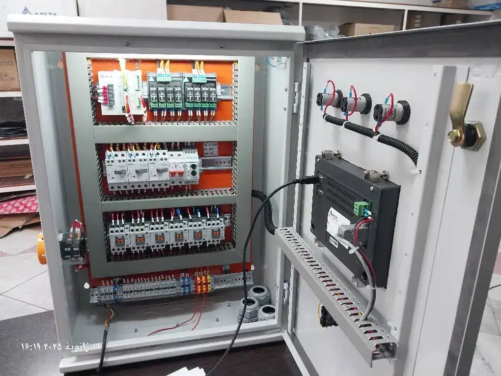 برقکار صنعتی و تابلو برق plc و کنتاکتوری و ساختمان