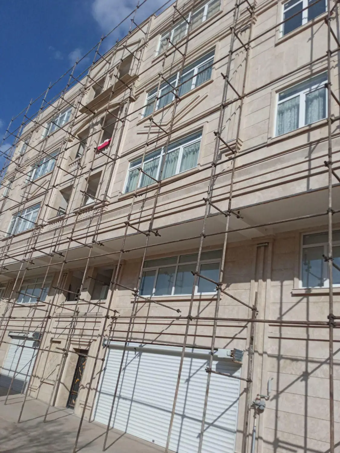 پیچ ورولپلاک سنگ نما با داربست تمام نقاط