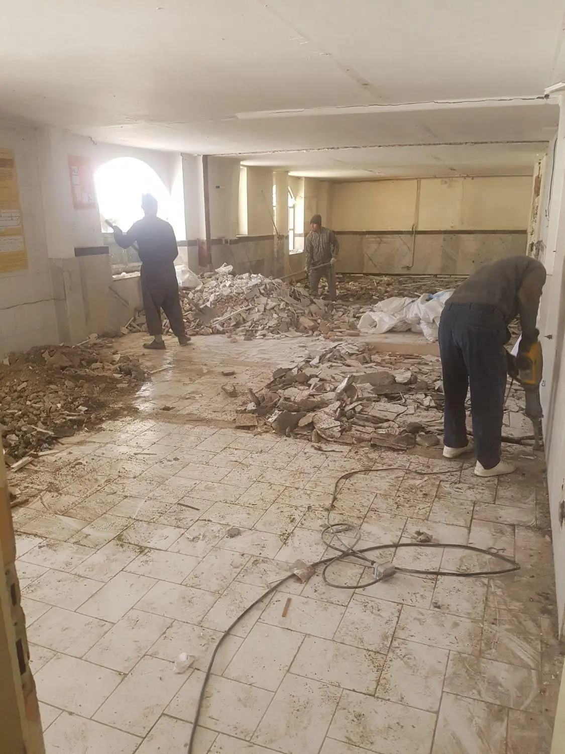 تخریب باز سازی داخل واحد