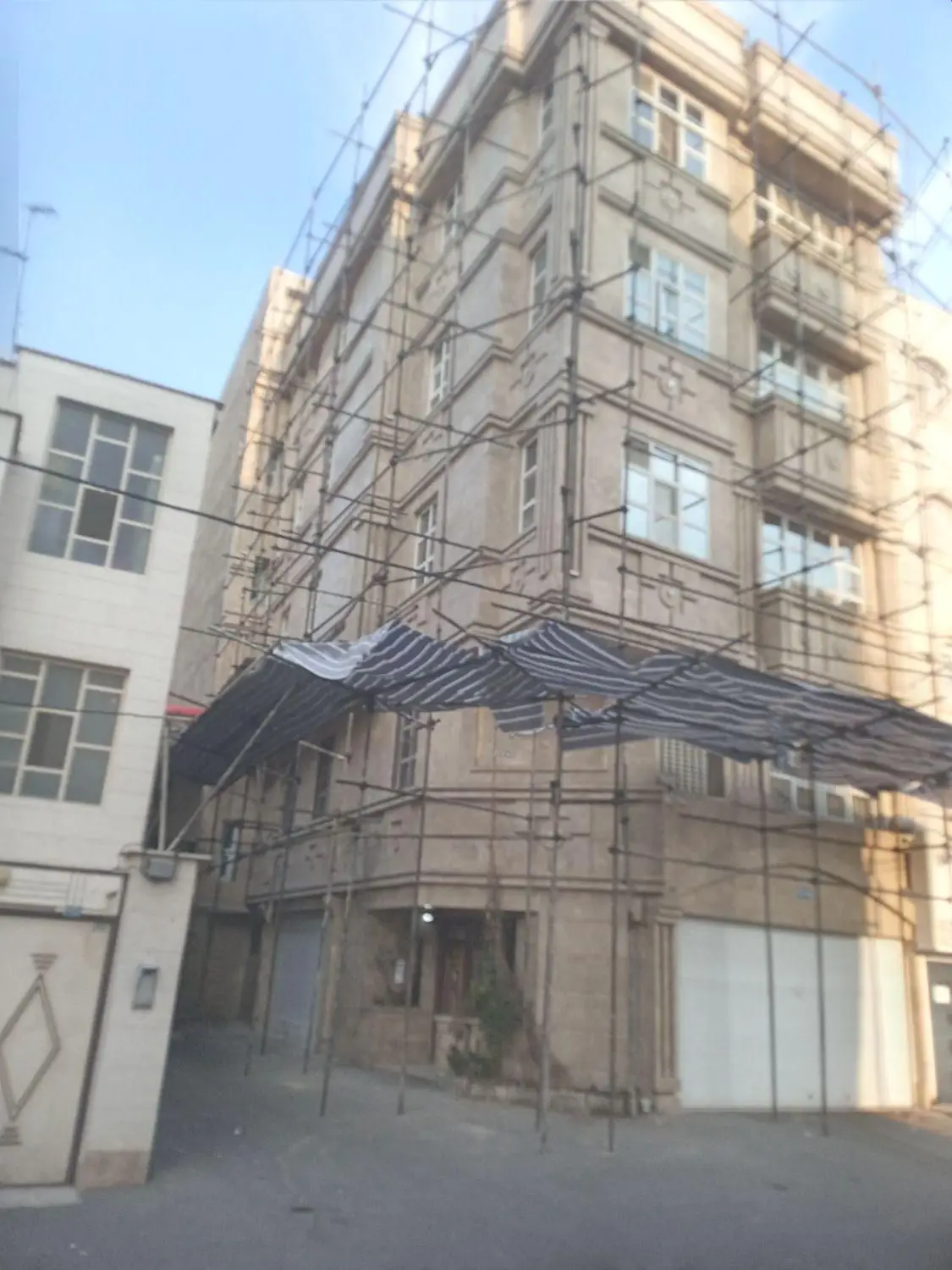 پیچ ورولپلاک سنگ نما با داربست تمام نقاط