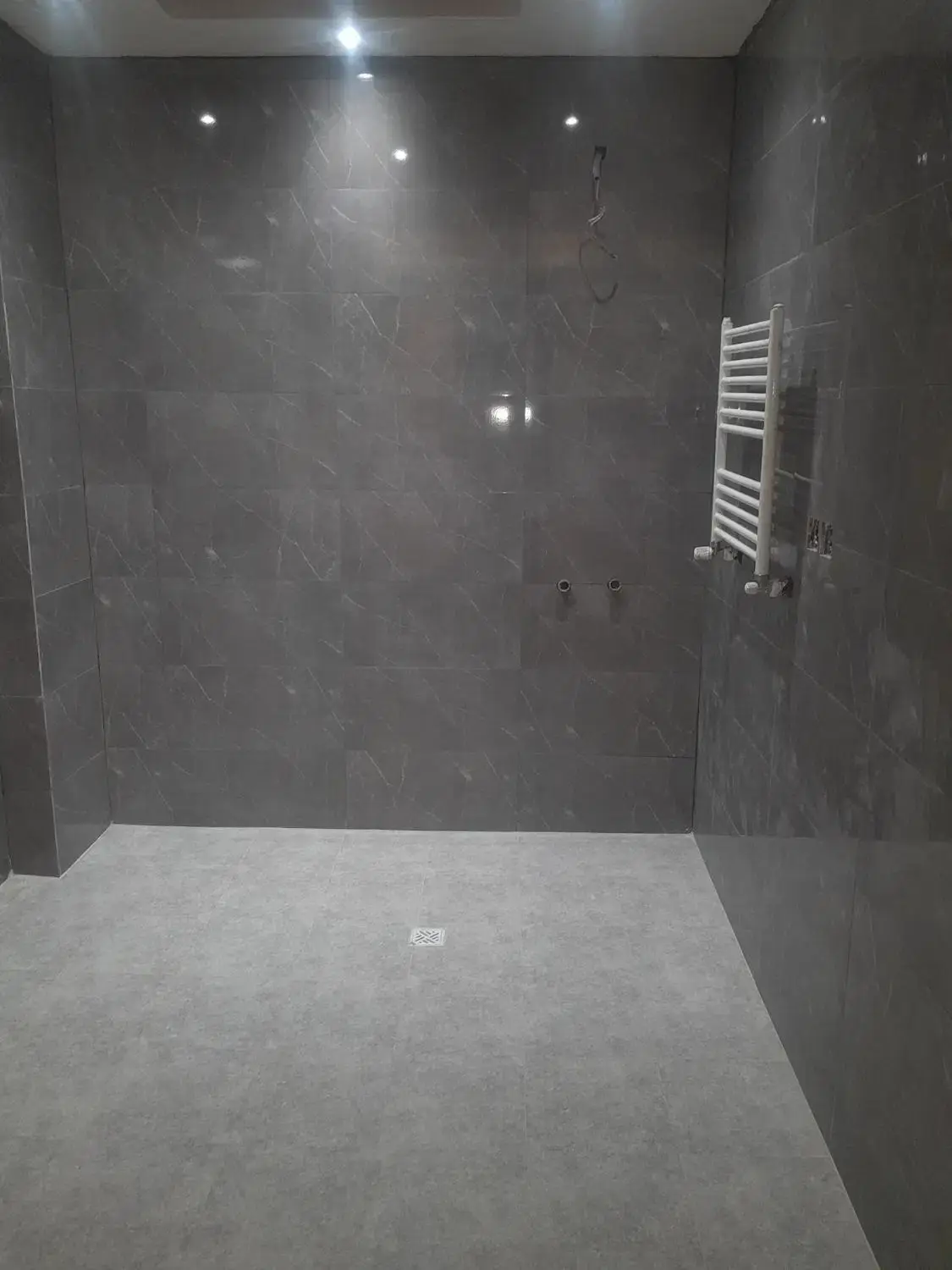 کاشی کار سرامیک کاشیکاری گچ لکه گیری تخریب بندکشی