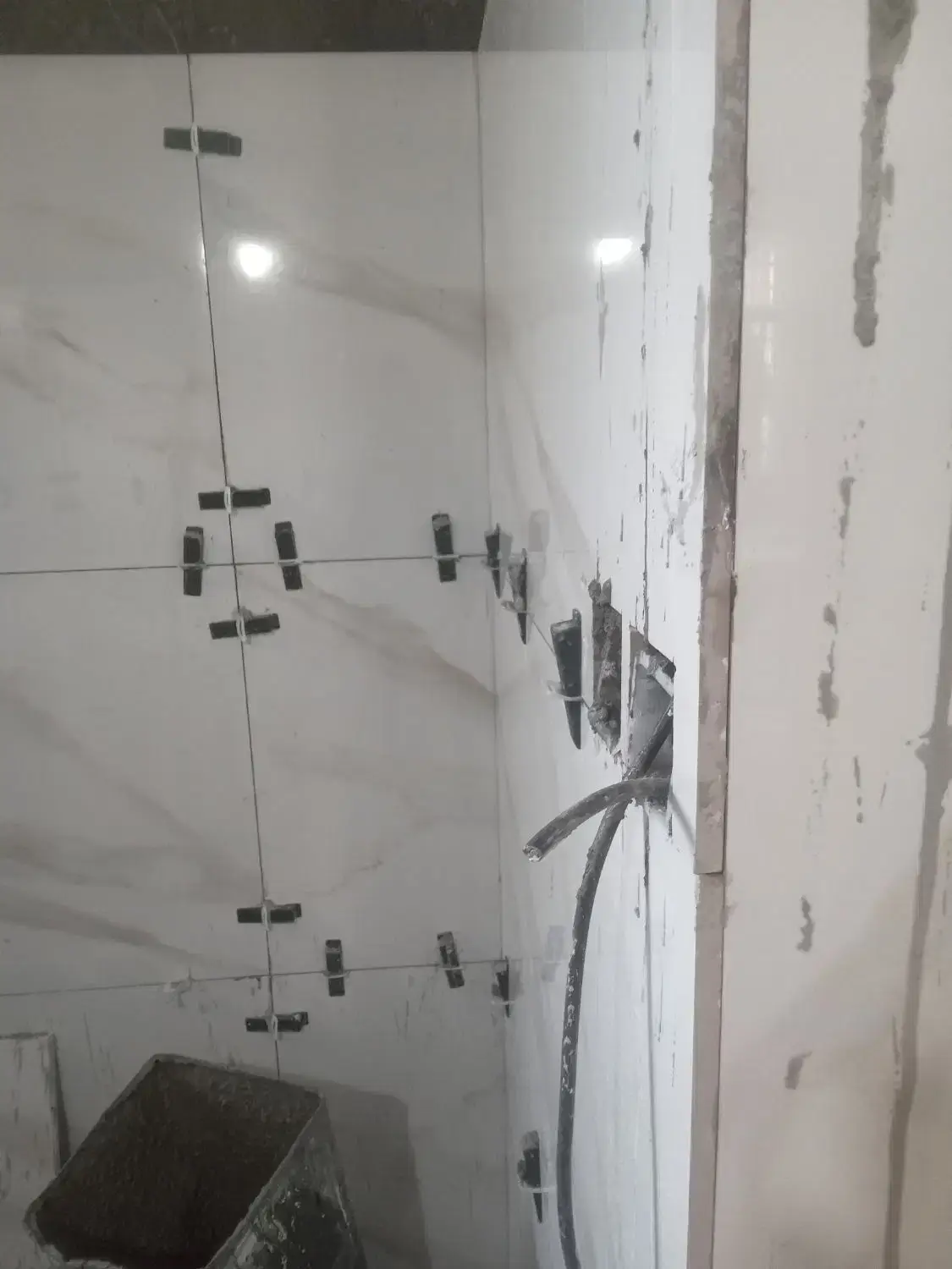 بنایی کاشی سرامیک کاری سیمان ایزوگام رفع نم سرویس