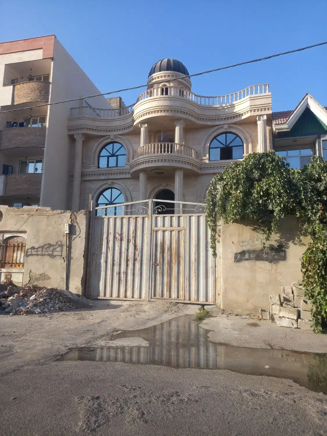 اجرای کاشی سرامیک کف نما ساختمان عیبیابی نم سرویس