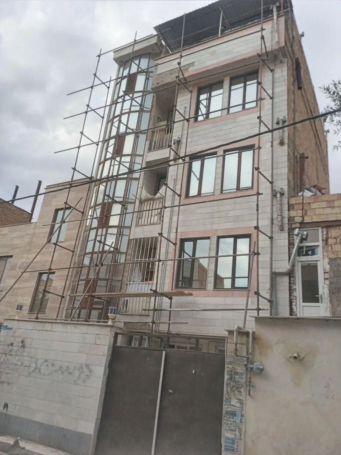 پیچ ورولپلاک سنگ نما با داربست تمام نقاط