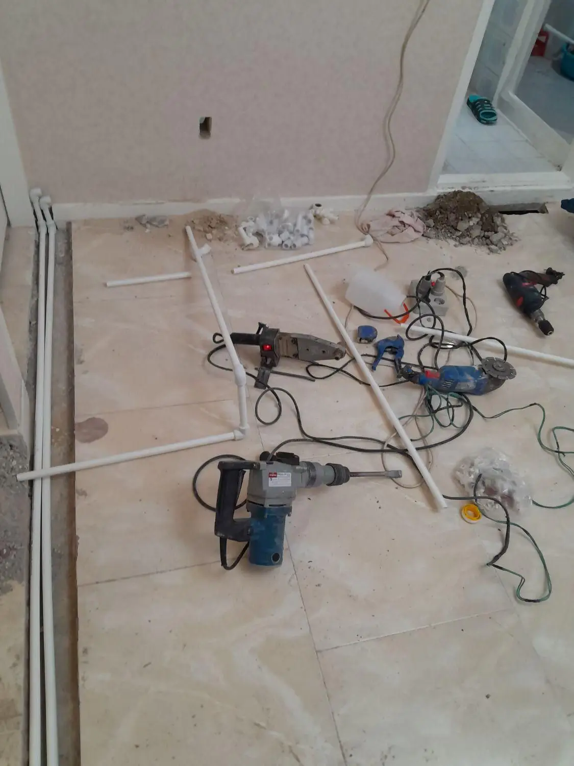 لوله کش آب سردوگرم و پکیج وفاضلاب تاسیسات باغستان