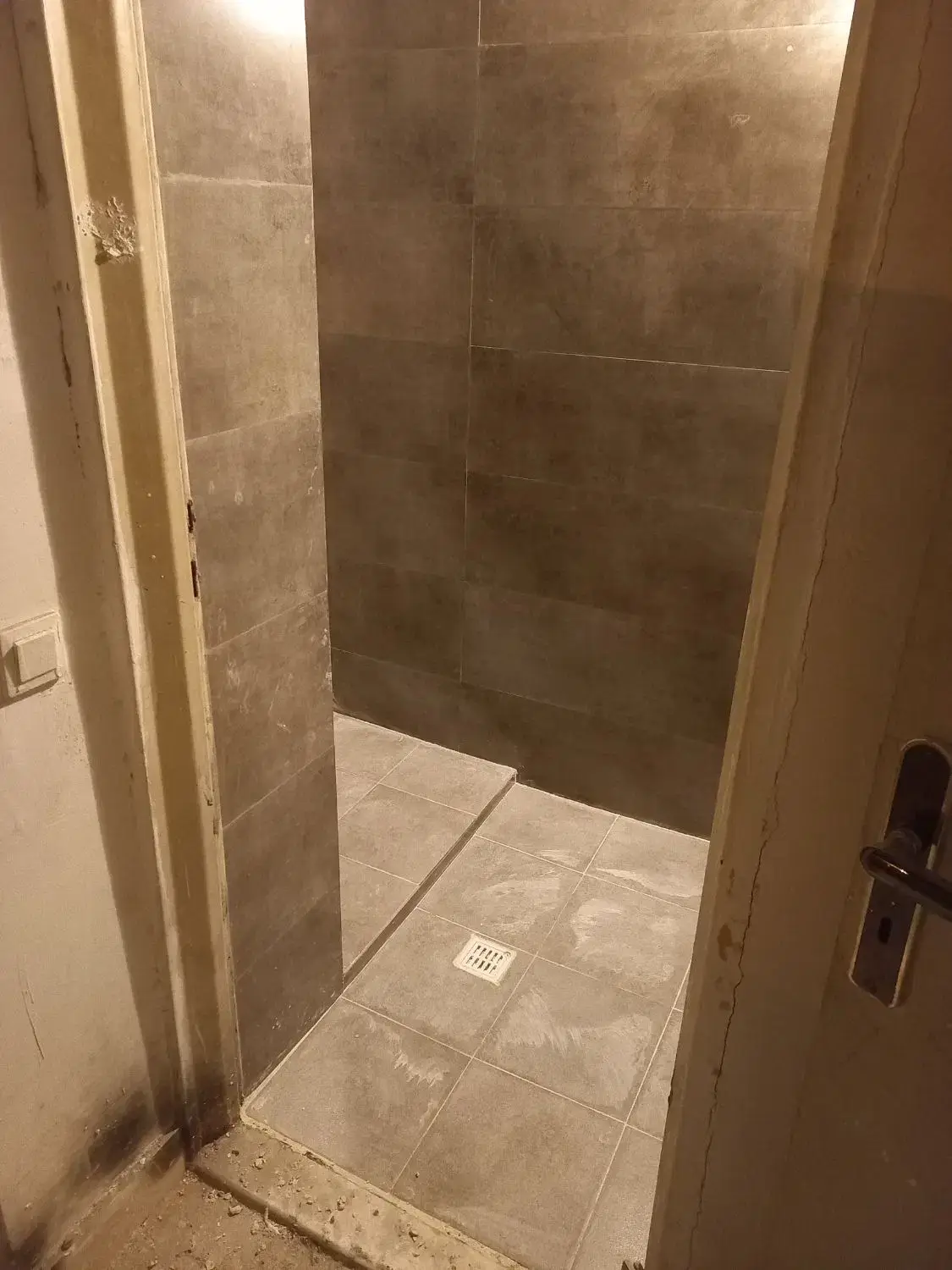 تخریب کاشی کاری گچکاری لوله کشی سیمان کاری بنایی